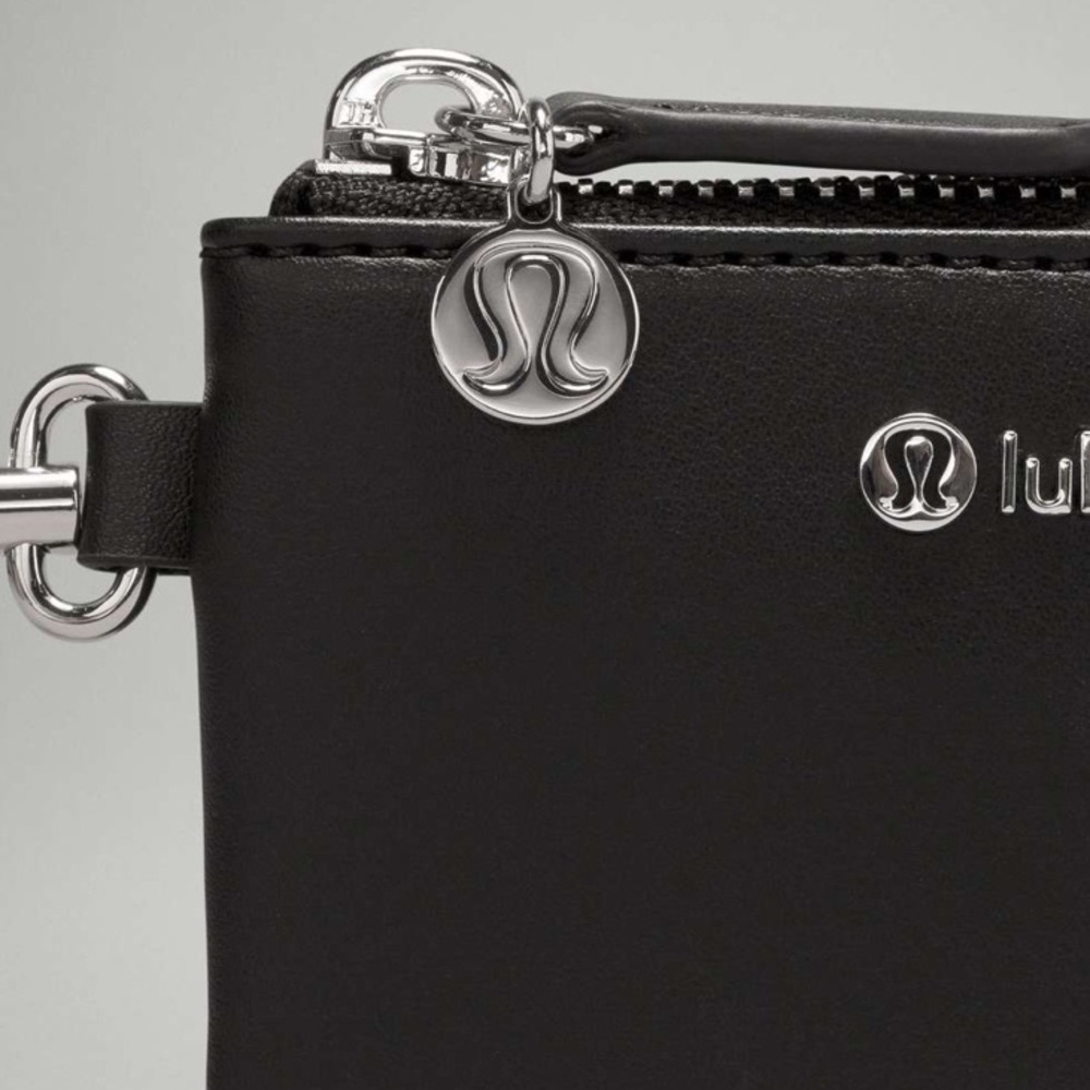 NWT Lululemon Dual Pouch Wristlet *Leather Alternative
Black / Silver - Picture 5 of 9